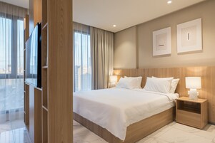 华丽套房 | 隔音、熨斗/熨衣板、免费 WiFi、床单