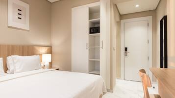 1 chambre, chambres insonorisées, fer et planche à repasser