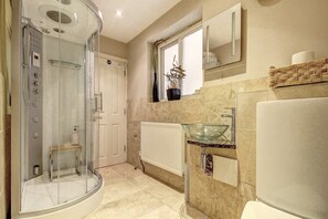 吹风机、毛巾、肥皂、卫生纸