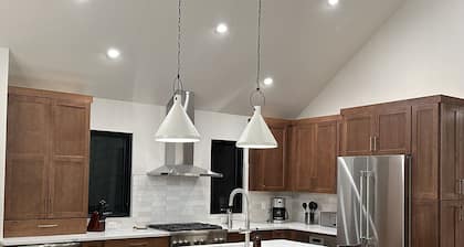 NEW! Skyland Golf villas townhome - Spacious, Scenic, Serene in Crested Butte CO