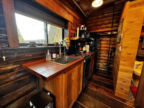 Grandpa’s Cabin (EV Charging, eco & pet friendly), Grandpa’s Cabin (EV Charging, eco & pet friendly)