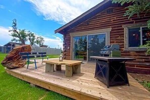 Outdoor dining - Rustic Trails (EV, eco, wheelchair & pet friendly), Rustic Trails (EV, eco, wheelchair & pet friendl (Fremont County)
