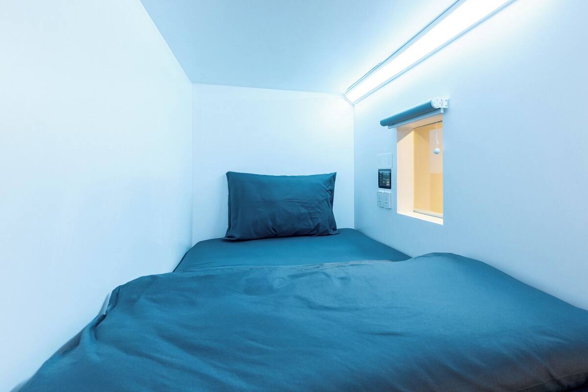 Blackout curtains, soundproofing, free WiFi, bed sheets