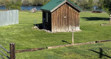 Tiny Cabin on the River (EV, Dog Friendly), Tiny Cabin on the River