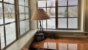 A room with large windows, a lamp, and a basket on the windowsill. - Edge Water Lodge (EV), Waters Edge Lodge (Fremont County)