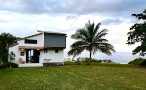 Exterior - Ocean view romantic getaway chalet
 (Isabela)