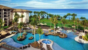 Utomhuspool och uppvÀrmd pool