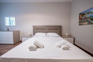 1 chambre, fer et planche à repasser, Wi-Fi gratuit, draps fournis