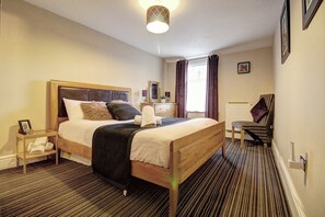 3 bedrooms, iron/ironing board, free WiFi, bed sheets - Chester Apartments (Apt B) (Chester)