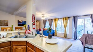 A modern kitchen with a large island, a built-in sink, and a ceiling fan. - GameRoom*HotTub*HomeTheater*EV*Fire pitw/Mtn View (Midpines)