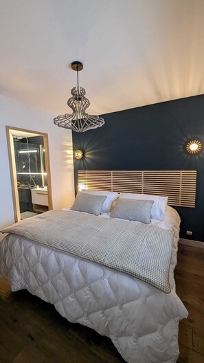 4 bedrooms, iron/ironing board, travel cot, free WiFi