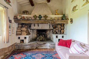 House | 7 bedrooms, Internet - An Ancient Convento in Tuscany now With Pool for a Great Holiday (Pitigliano)