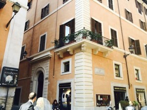 Apartment - In Rome at Spanish Steps Classy Apartment With Modern Design in an Historic Palazzo (Rome)