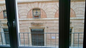 A building facade with arched windows and a sign that reads "Chamber." - In Rome at Spanish Steps Classy Apartment With Modern Design in an Historic Palazzo (Rome)