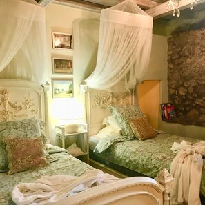 Villa | 2 bedrooms, Internet - Sermoneta Historic Stone Village House With Pool in a Medieval Hill Town Close to Rome and Naples (Sermoneta)