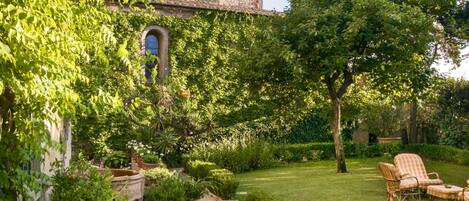 House | 7 bedrooms, Internet