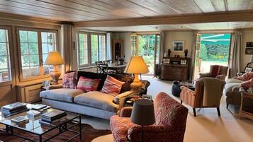 3 bedrooms, Internet