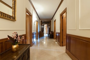 House | 10 bedrooms, Internet
