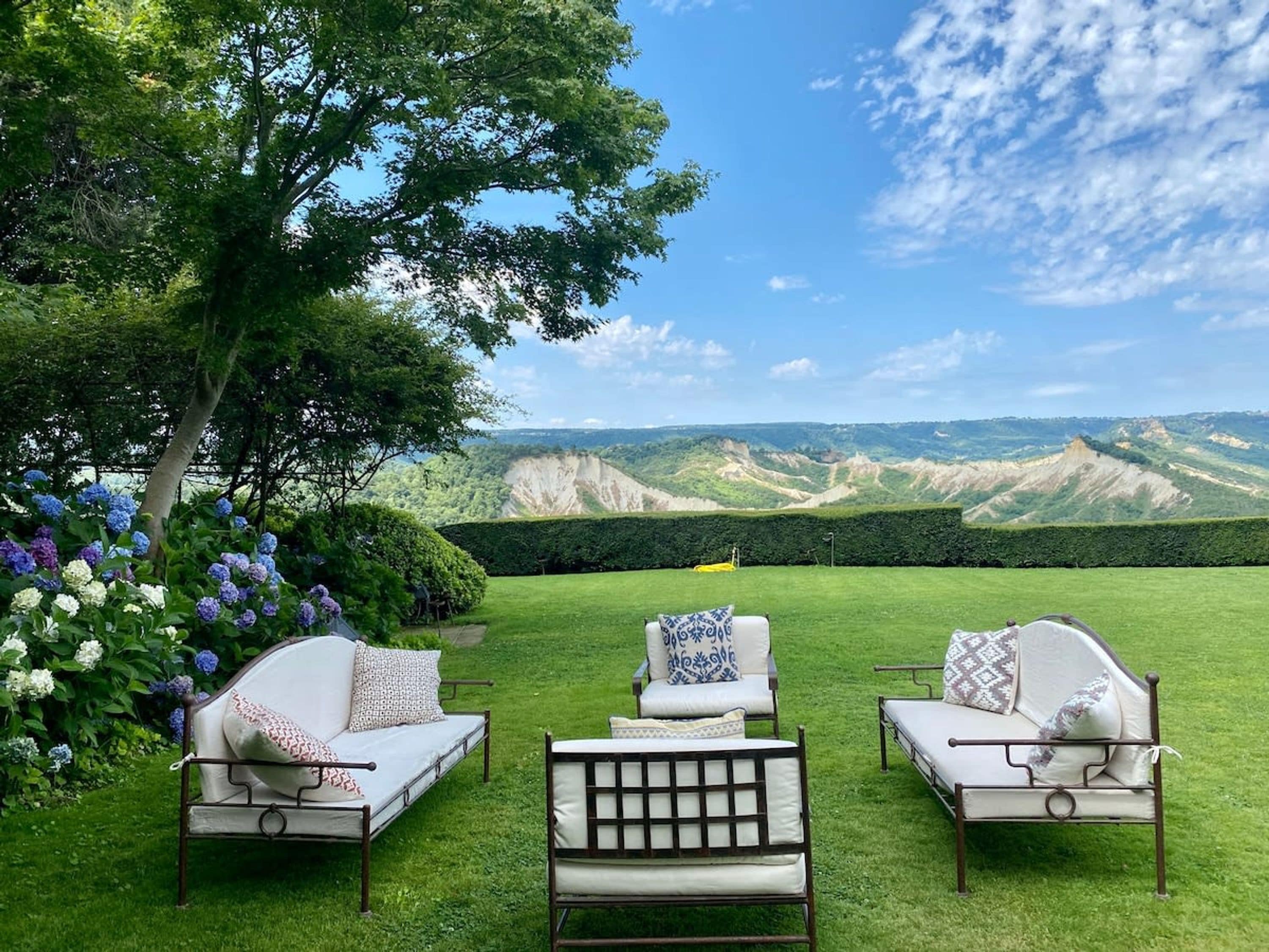 House | 8 bilik tidur, Internet 