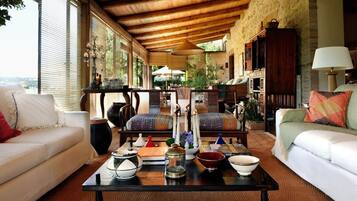 House | 8 bedrooms, Internet