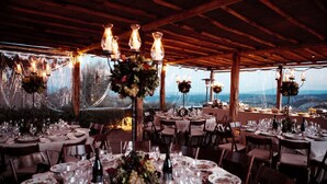 An outdoor dining area with round tables set for a meal, surrounded by chairs. - Villa Vinarte Elegant Home 2 Pools Tennis spa Winery Exclusively for you (Castiglione in Teverina)