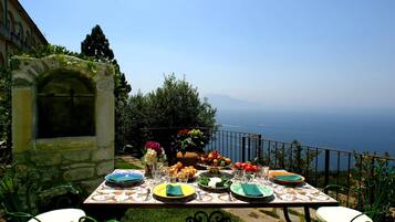 Villa | 5 bedrooms, Internet