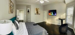 5 bedrooms, iron/ironing board, free WiFi, bed sheets