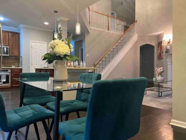 Dining - Beautiful and spacious 5 bedroom (Atlanta)