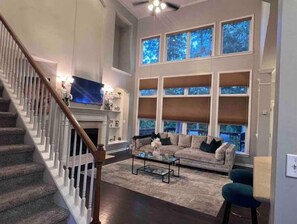 Living area - Beautiful and spacious 5 bedroom (Atlanta)