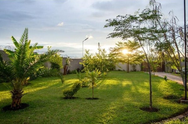 Property grounds - Roma, Lusaka, its just like home (Lusaka)