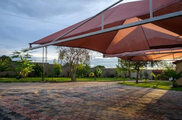 Terrace/patio - Roma, Lusaka, its just like home (Lusaka)