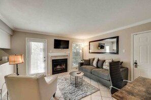 Smart TV, fireplace