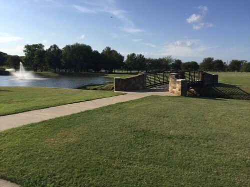 I12 - Apt|Patio|11mi to Convention Ctr|Sleeps 4