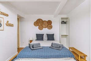 WiFi, bed sheets