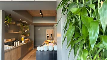 Free daily buffet breakfast