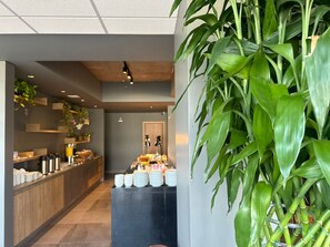 Free daily buffet breakfast  - Hotel 10 Sorriso (Sorriso)
