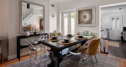 Boujee, chic city centre house