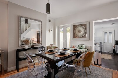 Boujee, chic city centre house