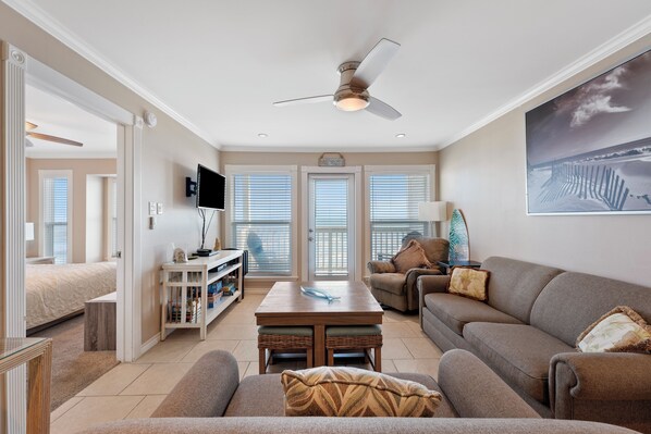 Smart-TV, DVD-Player, Bücher