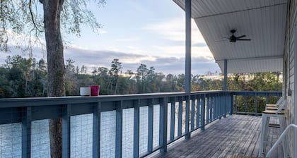 Chateau De Riviera Unit 4. Water front! Cozy Condo on the Chattahoochee River.