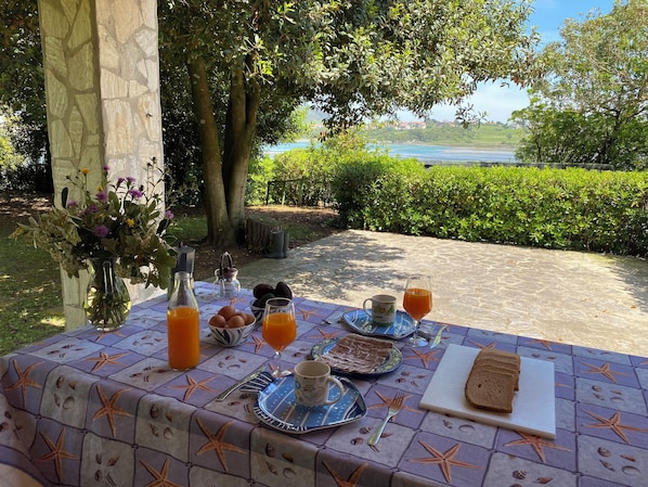 Outdoor dining
