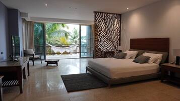 13 chambres, coffres-forts dans les chambres, fer et planche Ă repasser