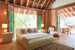 13 dormitorios, caja fuerte, tabla de planchar con plancha y wifi