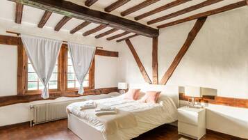 6 bedrooms, WiFi, bed sheets