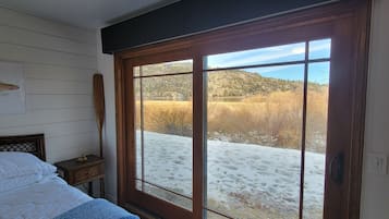 2 makuuhuonetta, silitysrauta/-lauta, Wi-Fi, vuodevaatteet