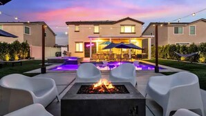Terrace/patio - The Chateau- Pool, Spa, BBQ, Fire pit, Sleeps 19 (Coachella)