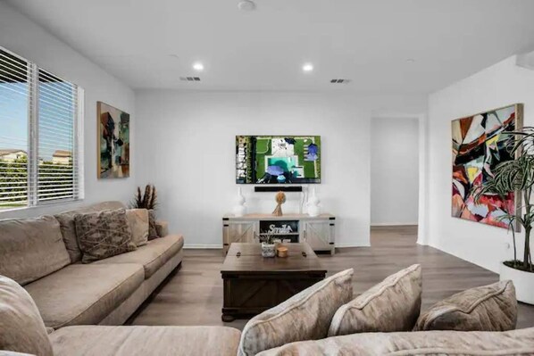 تلفزيون ذكي، ك رة قدم الطاولة، تنس طاولة، ستيريو