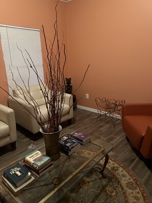 Interior - SECRET TREASURE Delightful 3-bedroom estate in Palm Bay with AC, WiFi (Palm Bay)