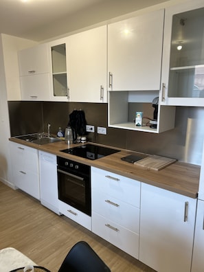 Private kitchen - Appartement Spacieux et Calme, Proche Cdg-disney et Parc des Expositions (Le Blanc-Mesnil)