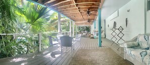 Outdoor dining - A' La Plage - Aqua Bay Villas (Cruz Bay)